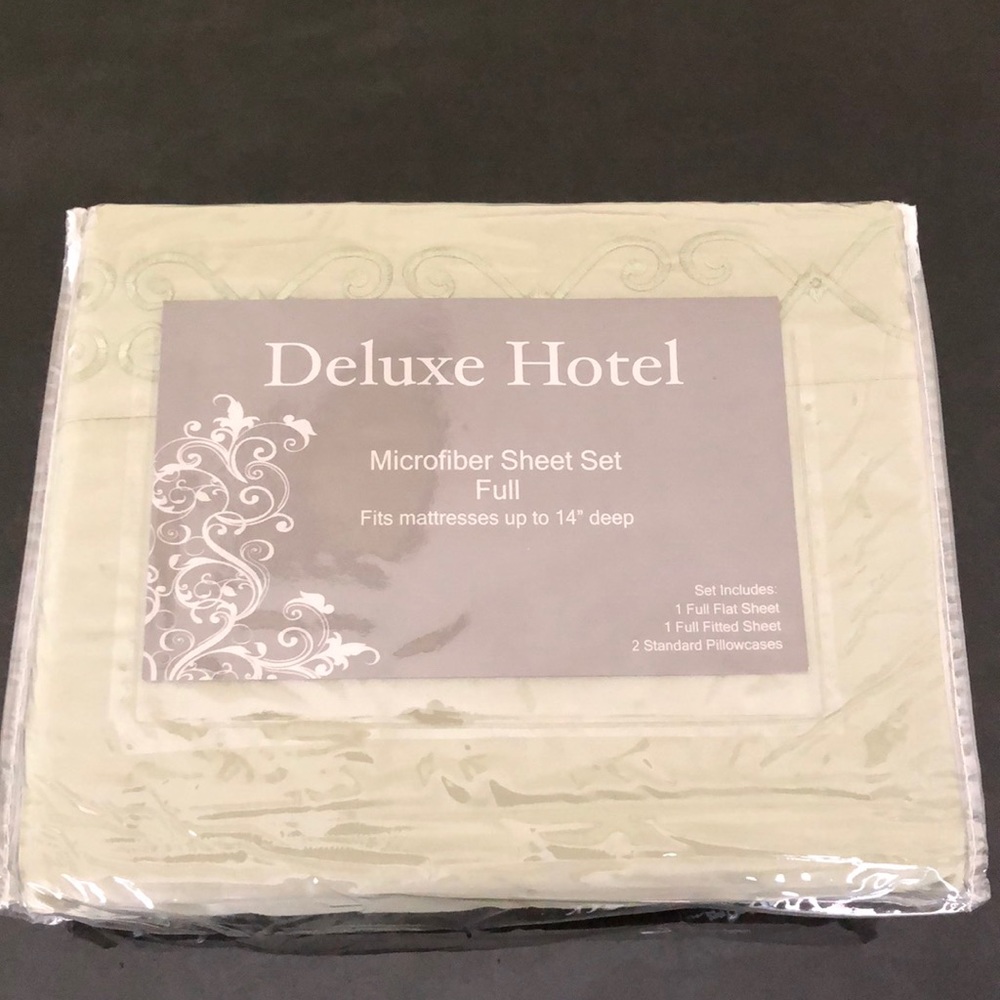 NWT Microfiber Full Sheets